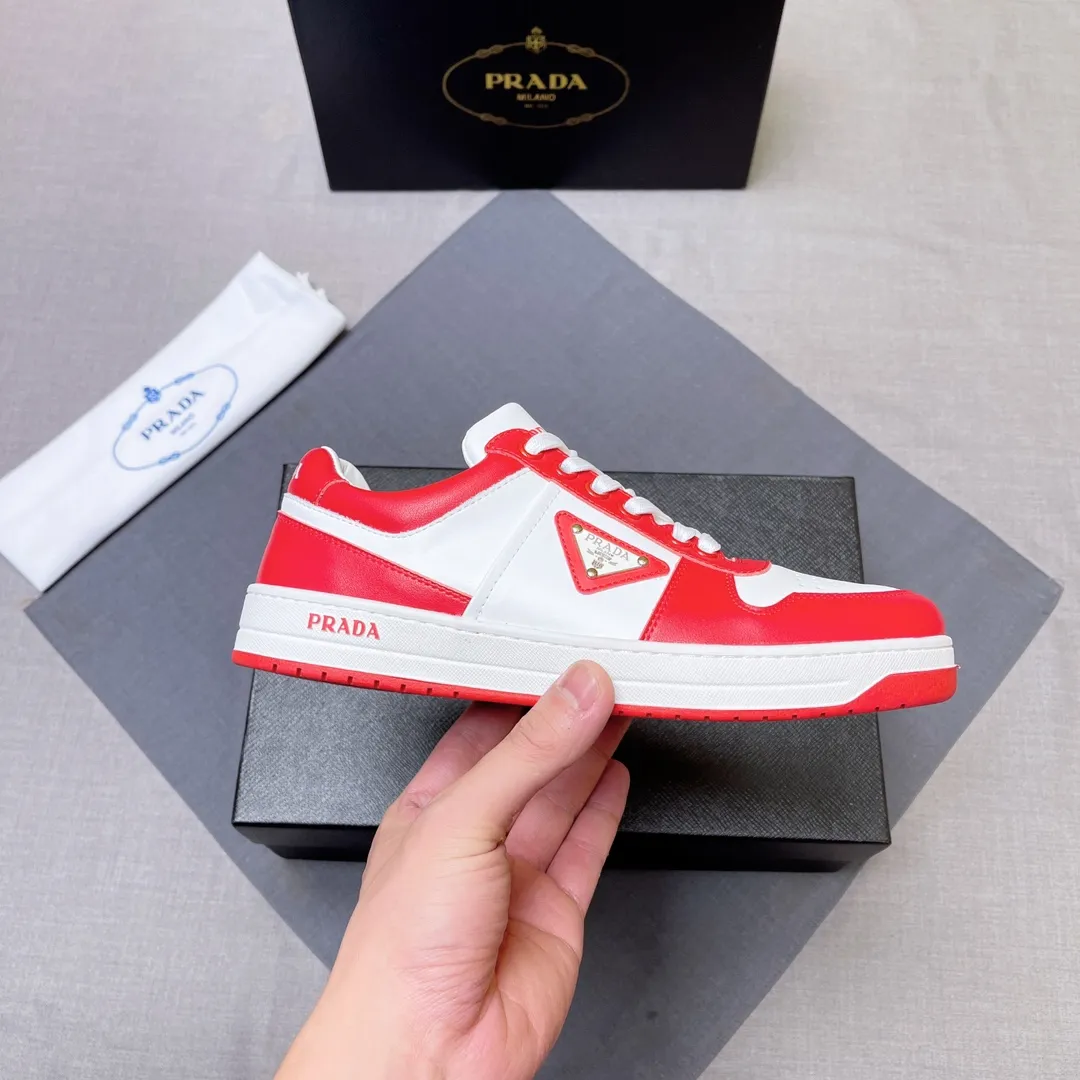 P380 Prada Prada's new men's leather sneakers, the highest version on the market, any comparison is welcome🆚! The original leather has excellent texture and is super high-end! Fetal sheep net lining imported from Italy, removable pad! Luxurious materials and fine workmanship, highly recommended! Code number 38-45 No. 058